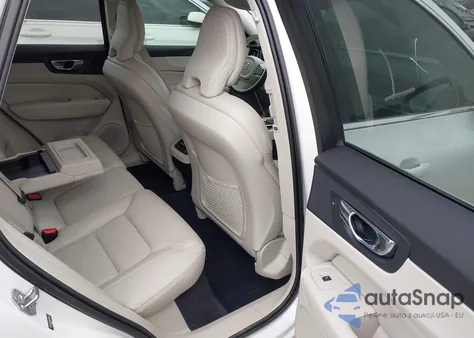 2021 Volvo Xc60 T6 Inscription z USA, uszkodzony, nr VIN YV4A22RL8M1721753